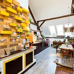 Nest Hostal