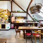 Hostal Nest *