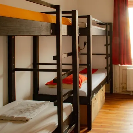 Hostel Nest *