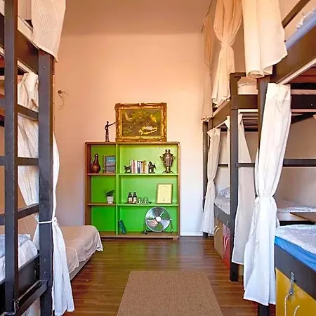 Nest * בודפשט