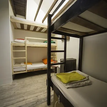 Hostel Nest *