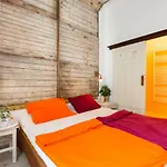 بيت شباب Nest بودابست