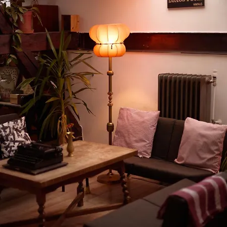 Hostal Nest *